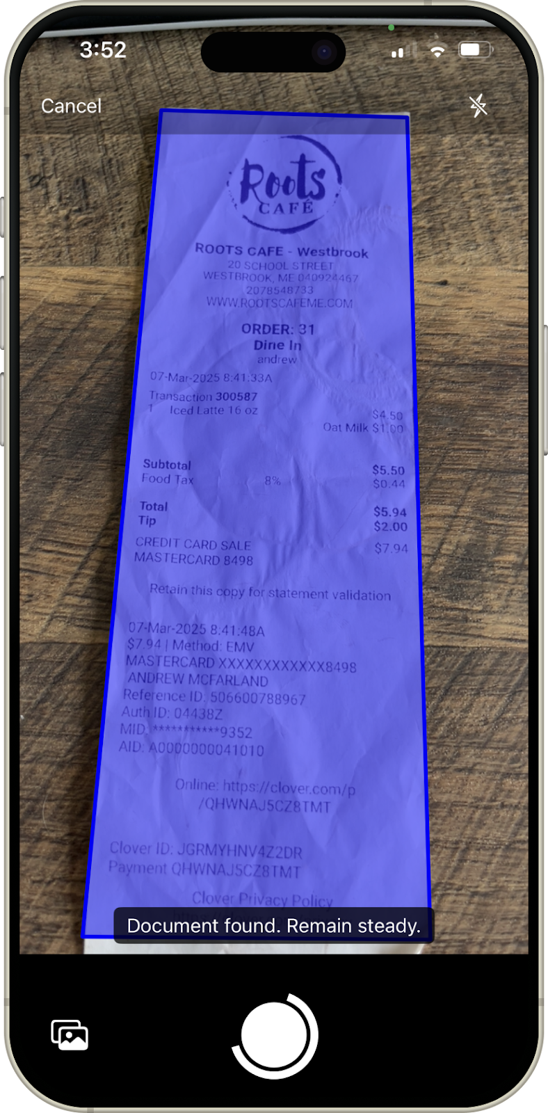 Receipt automatically detected when the camera opens in Emburse Mobile